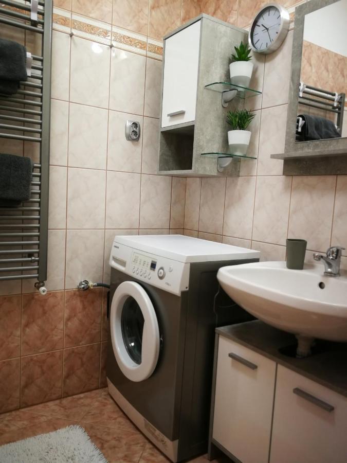 Voeroesmarty Apartman Miskolc - Belvaros - Downtown ภายนอก รูปภาพ