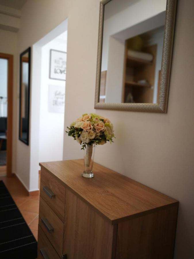 Voeroesmarty Apartman Miskolc - Belvaros - Downtown ภายนอก รูปภาพ
