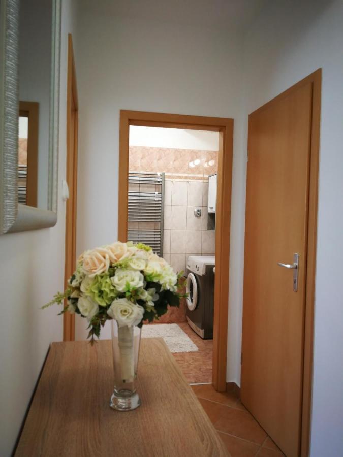 Voeroesmarty Apartman Miskolc - Belvaros - Downtown ภายนอก รูปภาพ
