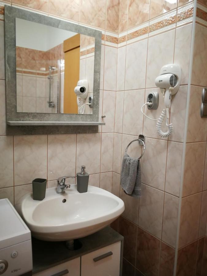 Voeroesmarty Apartman Miskolc - Belvaros - Downtown ภายนอก รูปภาพ
