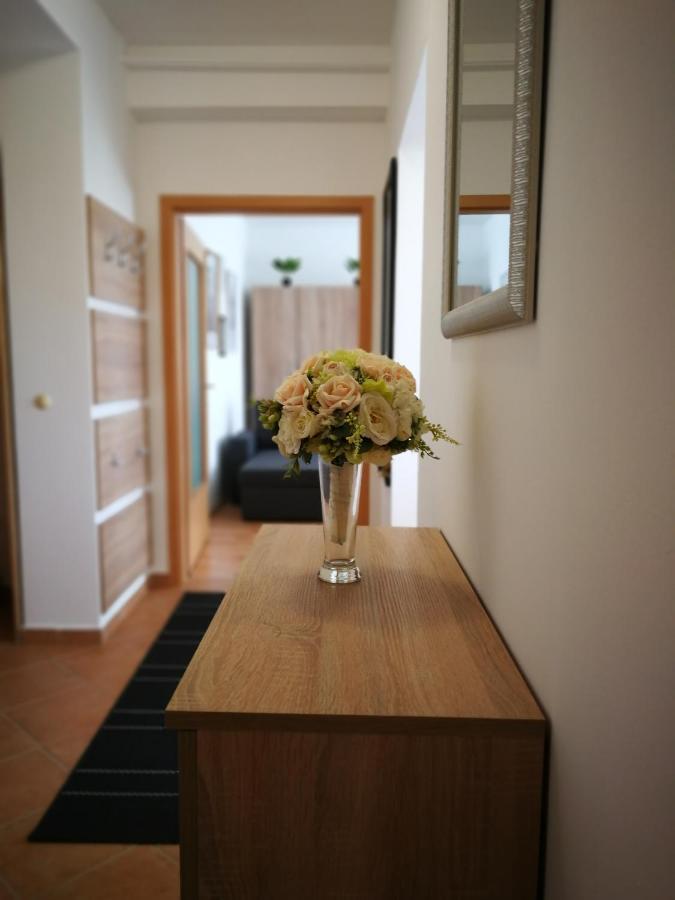 Voeroesmarty Apartman Miskolc - Belvaros - Downtown ภายนอก รูปภาพ